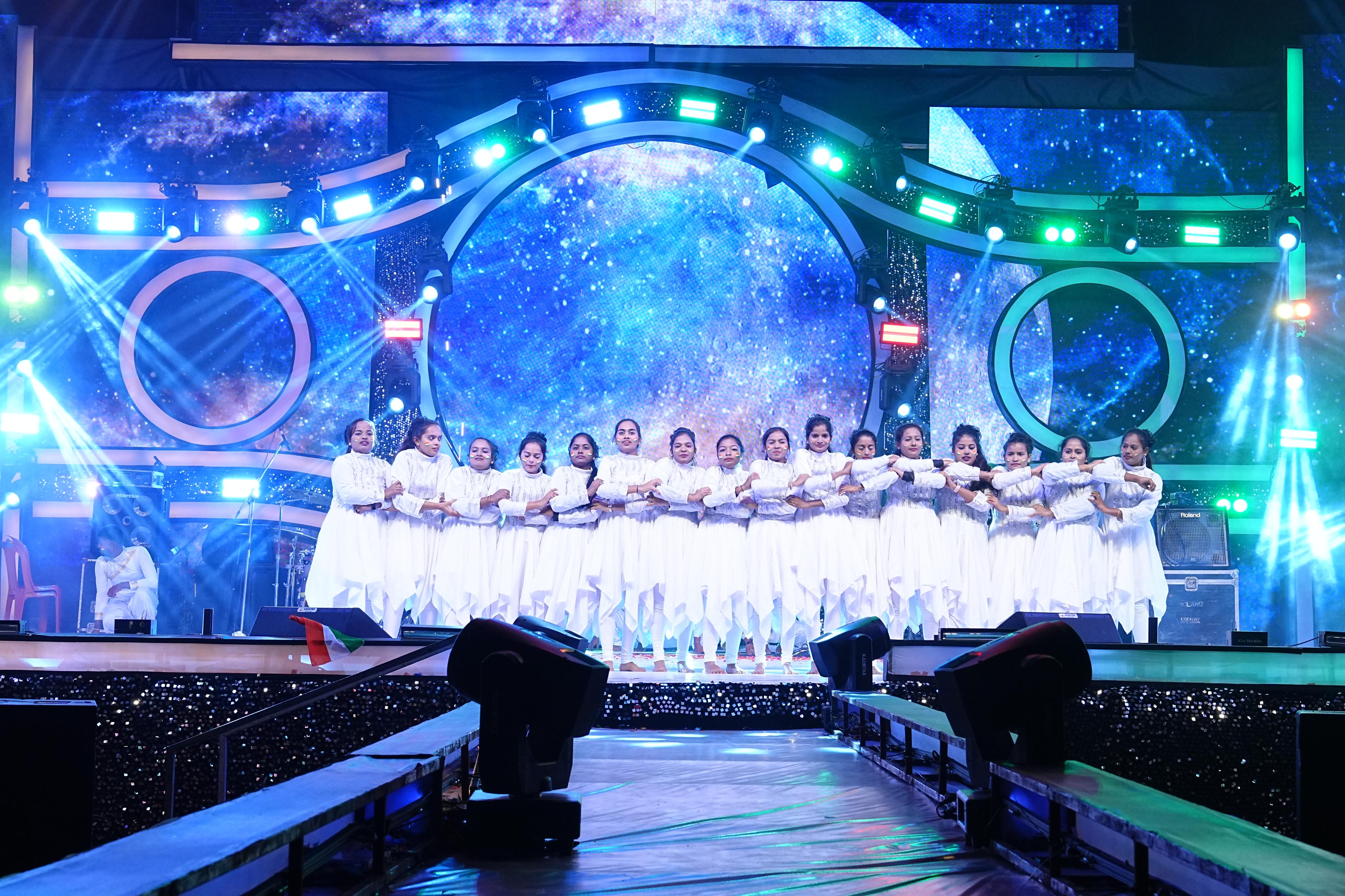 STAGE ROCKS